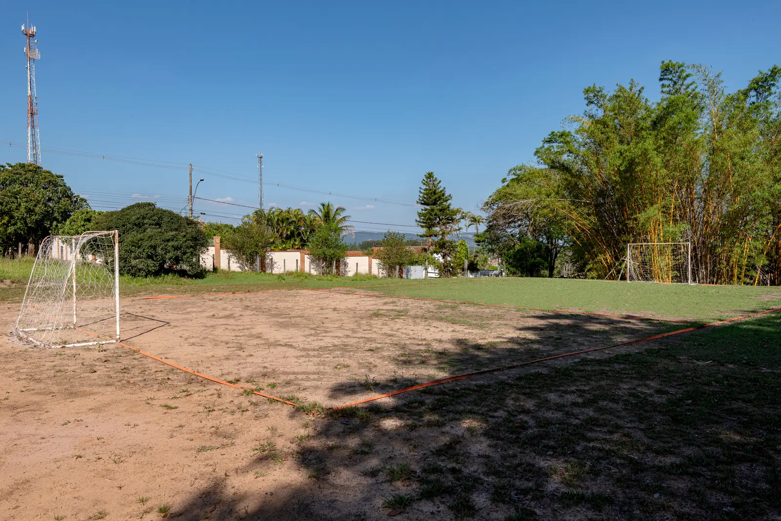Campinho de futebol com traves